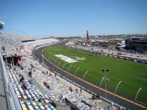 size of daytona speedway